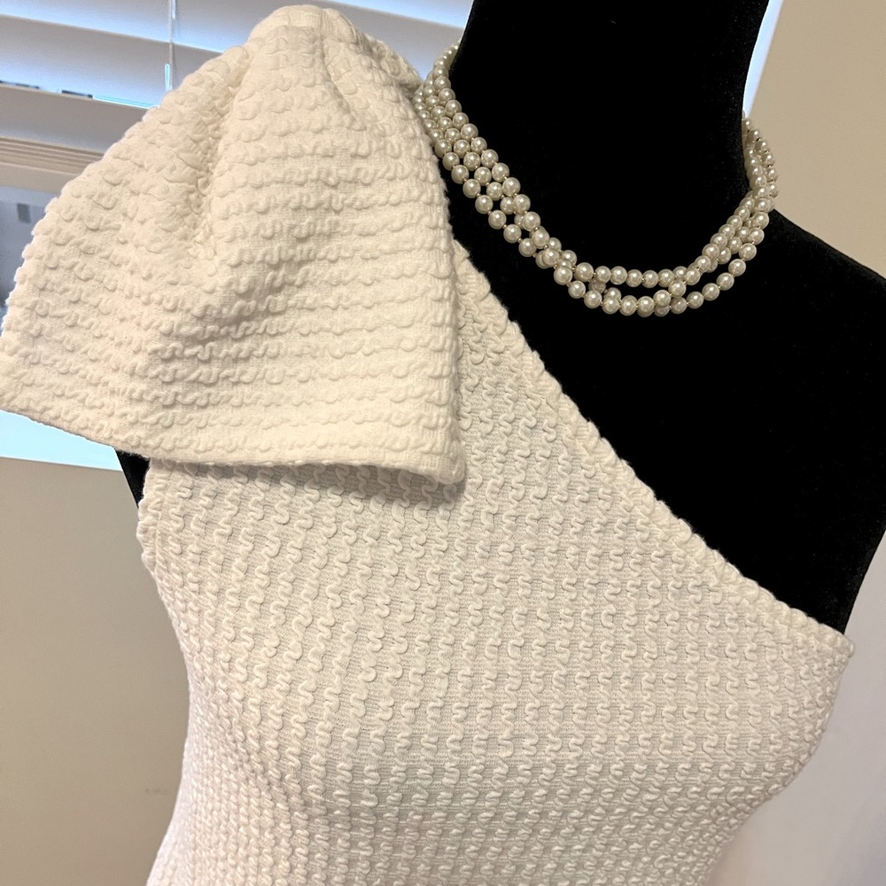 Club Monaco One Shoulder Ribbon Top🤍